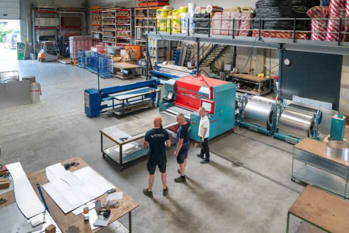 H2iBV produceert al het plaatwerk op klantspecificatie in Bergschenhoek. Het is inmiddels verscheept naar 32 landen.