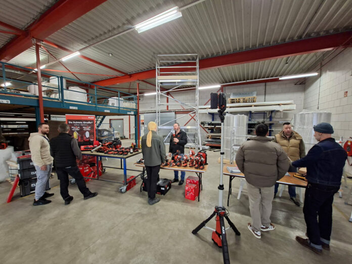 foto2_1 Leverancier van gereedschappen demonstreerde verschillende gereedschappen